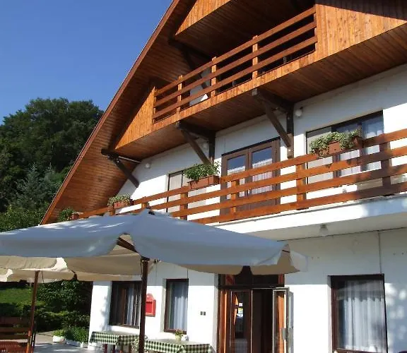 Vadregeny Panzio Couette-café *